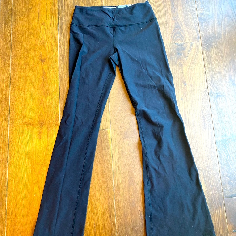 Lululemon Flared & Reversible Black Leggings Size 6